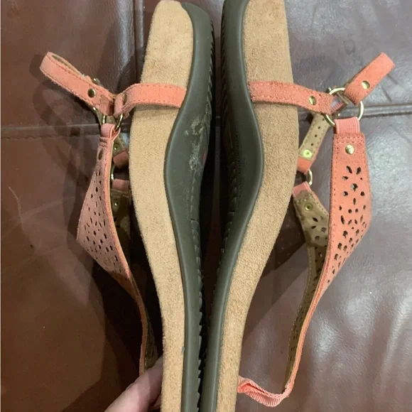 Vionic Tropez Women's Pink/Coral Patent Leather Toe Post Orthotic Sandals - Picture 5 of 9